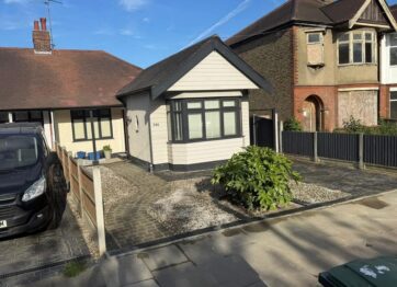 block paved driveway in southend with gravel and garden feature 01