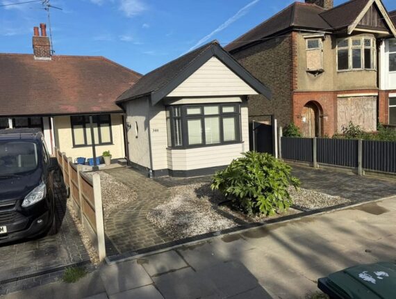 block paved driveway in southend with gravel and garden feature 01