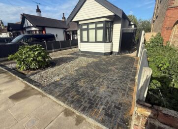 block paved driveway in southend with gravel and garden feature 04